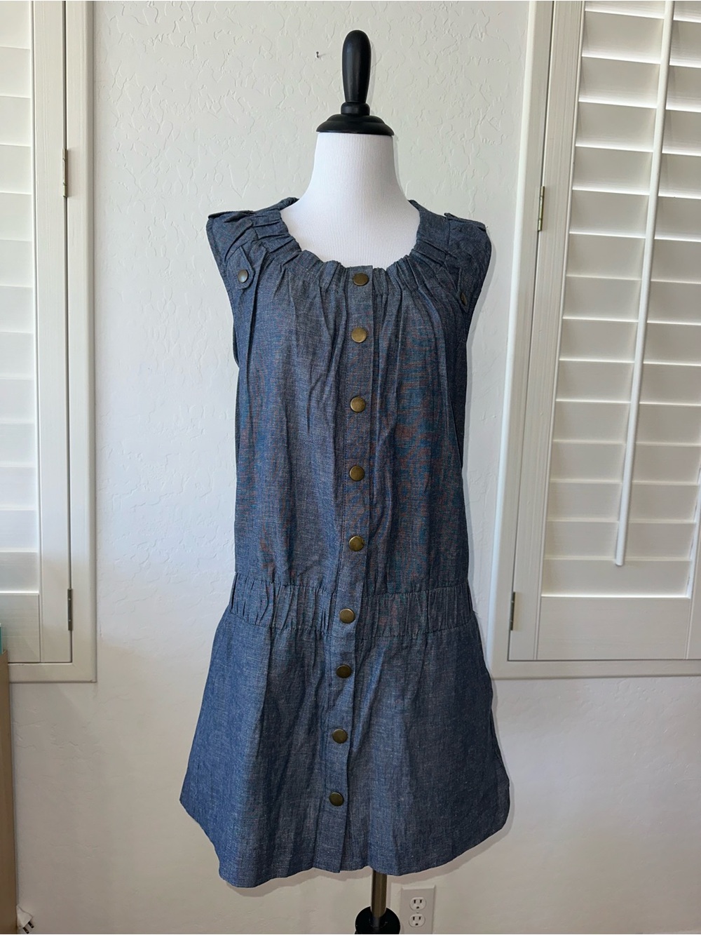 ALYTHEA SIZE L~ BLUE DENIM CHAMBRAY BUTTON UP MINI SLEEVELESS DRESS BEACH SUMMER